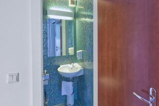 HOTEL-CREINA---Room-Deluxe-Suite-Additional-Toilete-r1